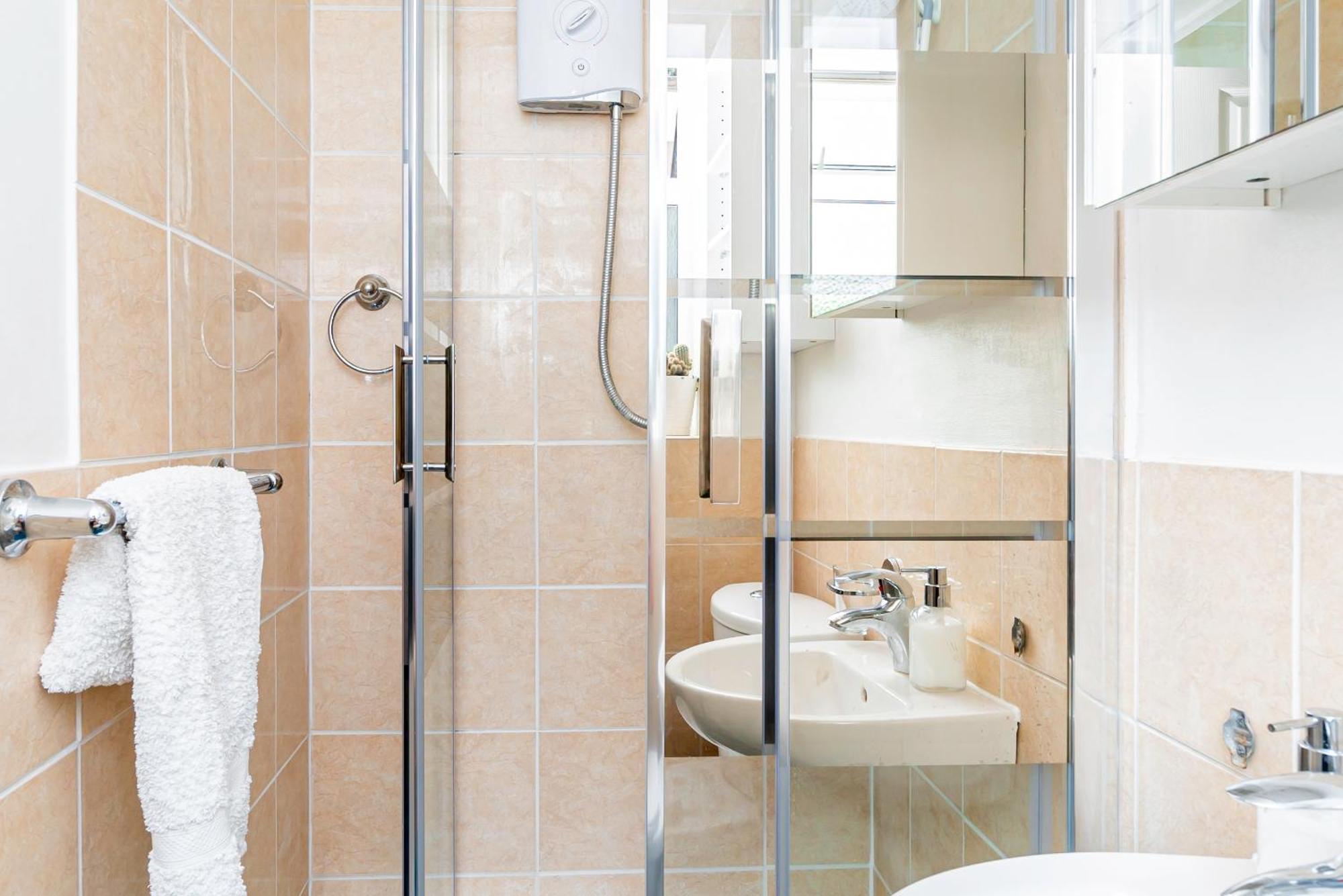 Earley Luxury Ensuite Room With Private Entrance Reading Kültér fotó